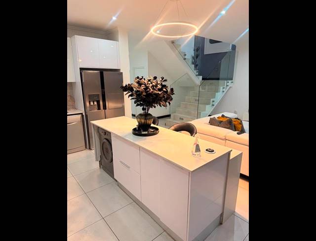 3 BEDROOM TOWNHOUSE FOR SALE IN BRYANSTON